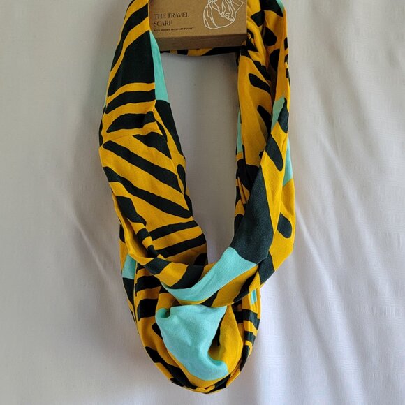 WNDR LN Printed Travel Scarf with Built-In Zipper Pocket NEW WITH TAGS - Picture 4 of 7